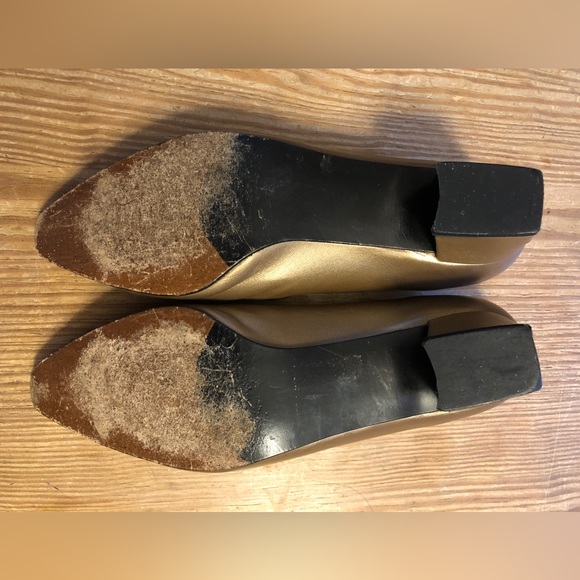 Stuart Weitzman Gold leather block heel pumps. Size 6. - Picture 11 of 11